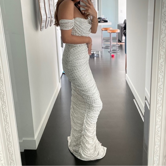 White Gown/Dress - Picture 3 of 5